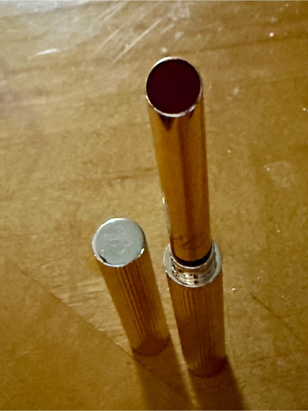 Estee Lauder Pure Color Lipstick Wrong Place, Right Time) dark red